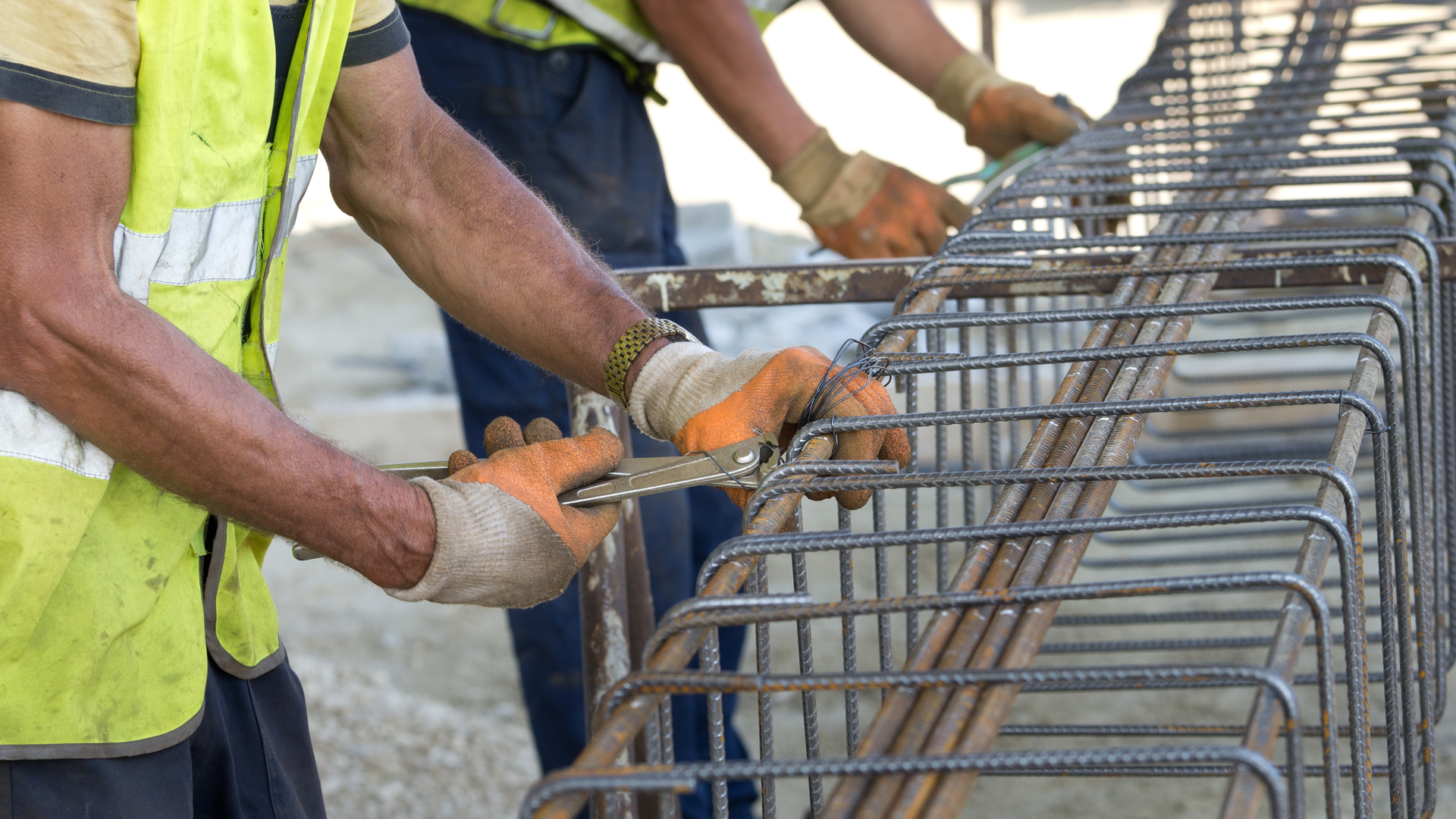 Personas trabajando en construcción