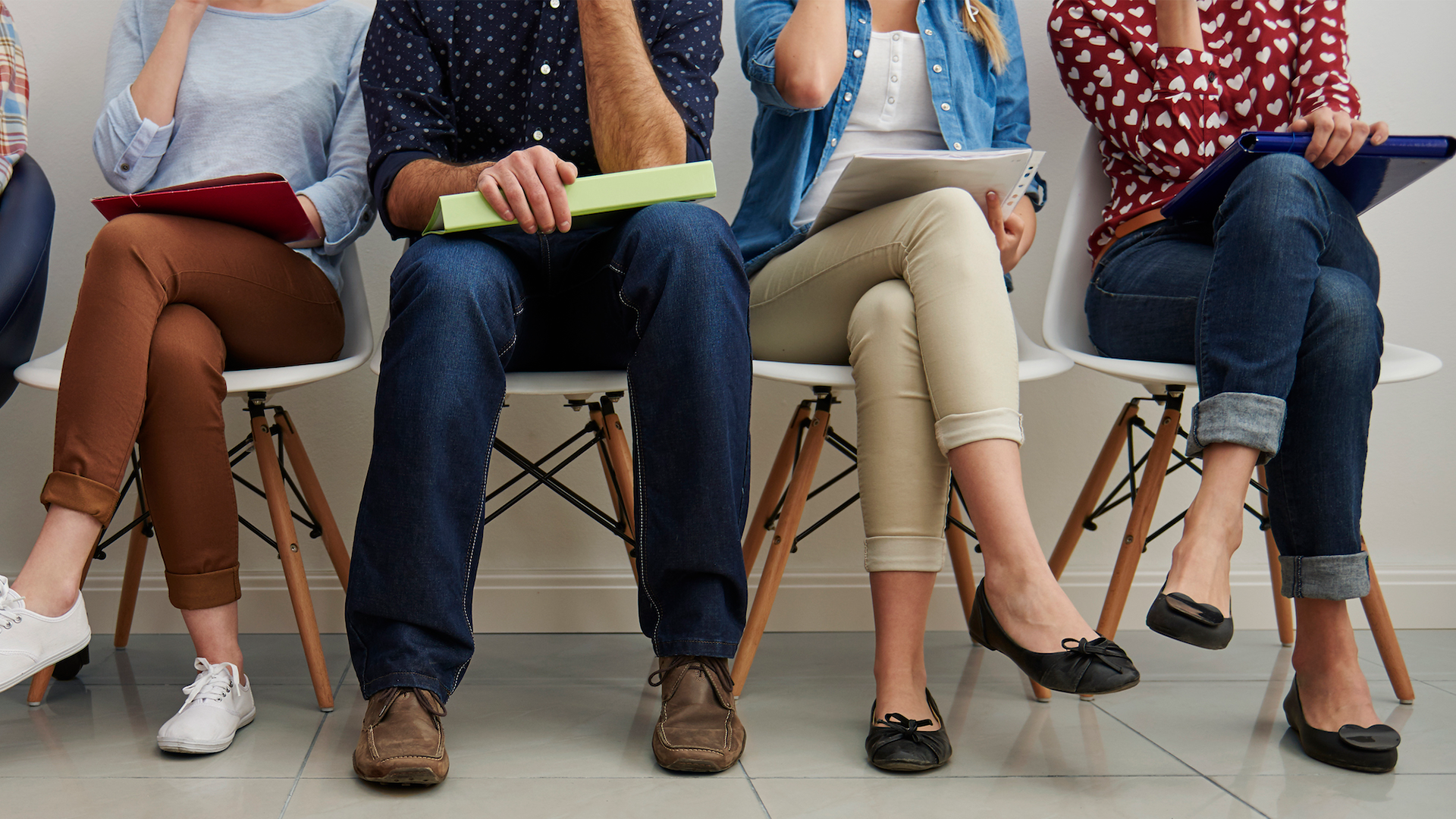 Personas en espera para entrevista de trabajo.